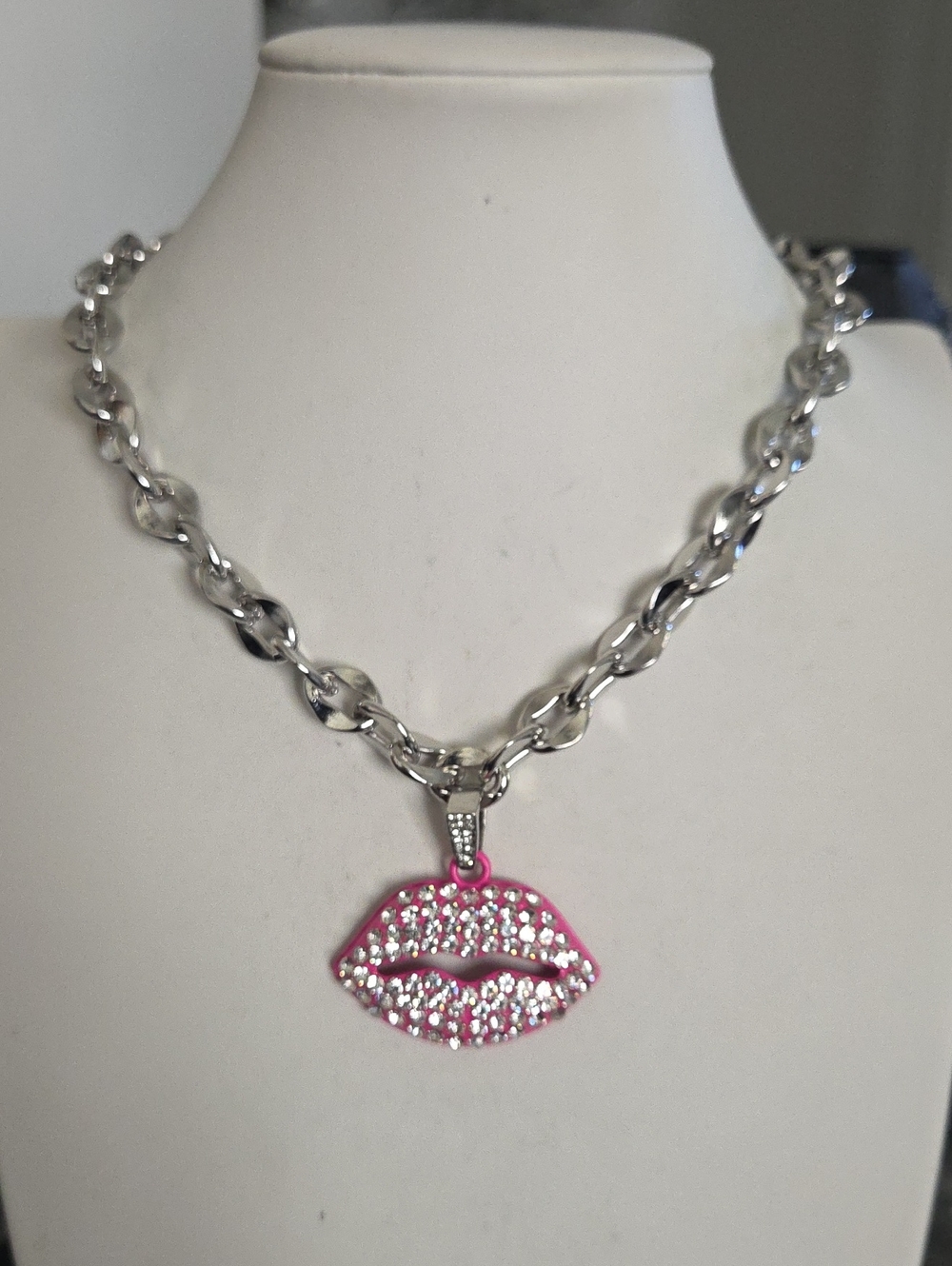 Paparazzi Keepsake Kisser Pink Necklace NWT